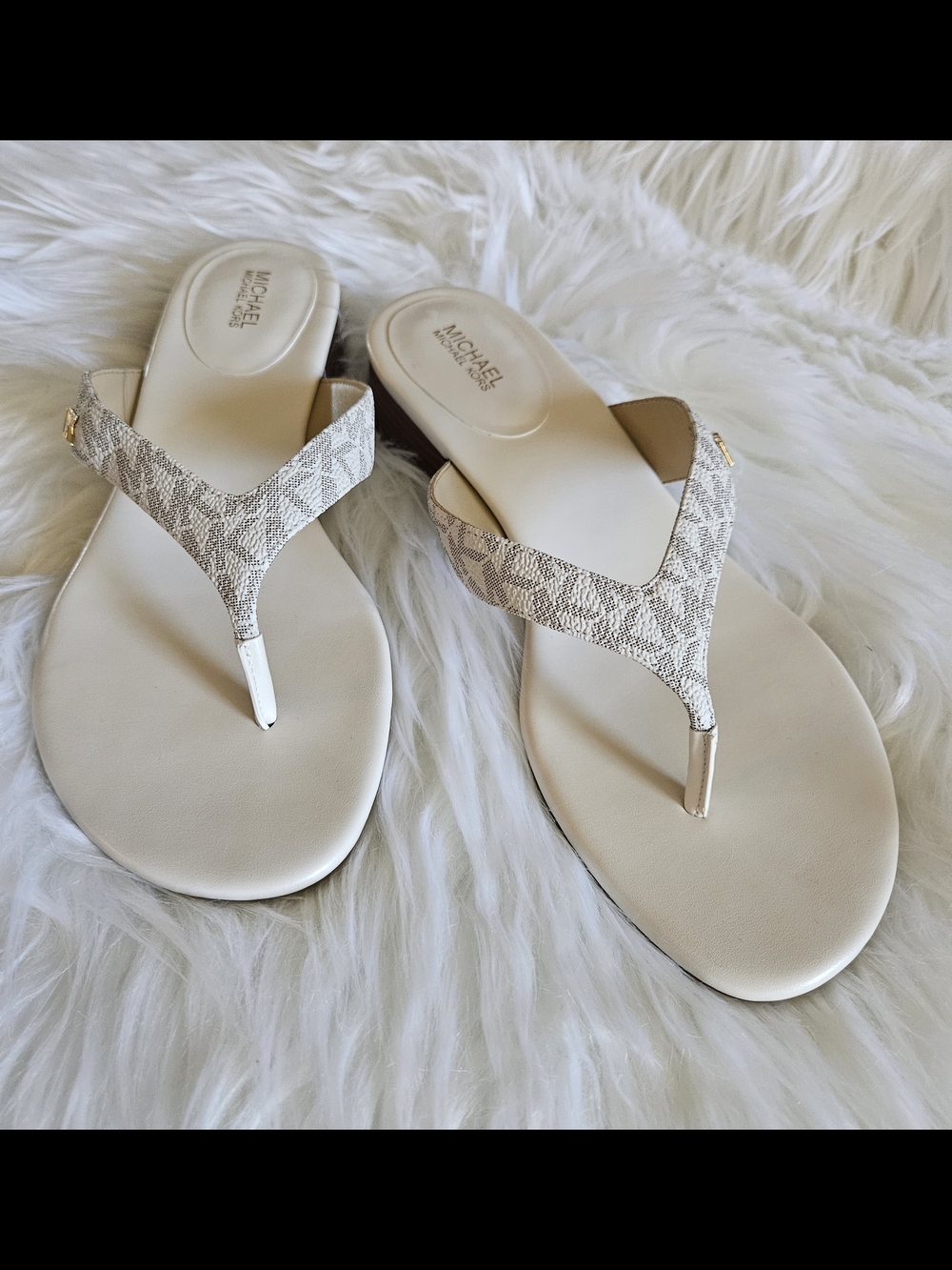Michael Kors Women's Cream Logo Thong Sandals Size 8.5 New